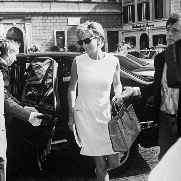 Gucci: Bamboo Princess Diana Leather Tote - Picture 5 of 16